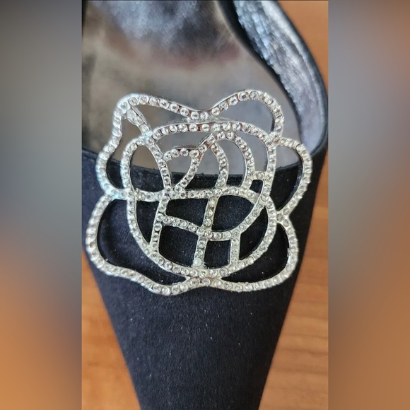 VERA WANG Black Satin Stiletto Heel w/Rhinestone Flower Embellishment Size EU40 - Picture 9 of 12
